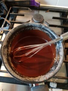 Op deze foto zie je hoe de Chocolade stukjes gesmolten worden