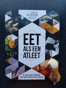 Op deze foto zie je het boek eet als een atleet