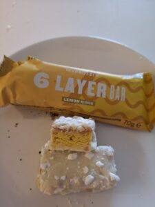 Op deze foto zie je de smaak Lemon Merinque van de 6 Layer bars