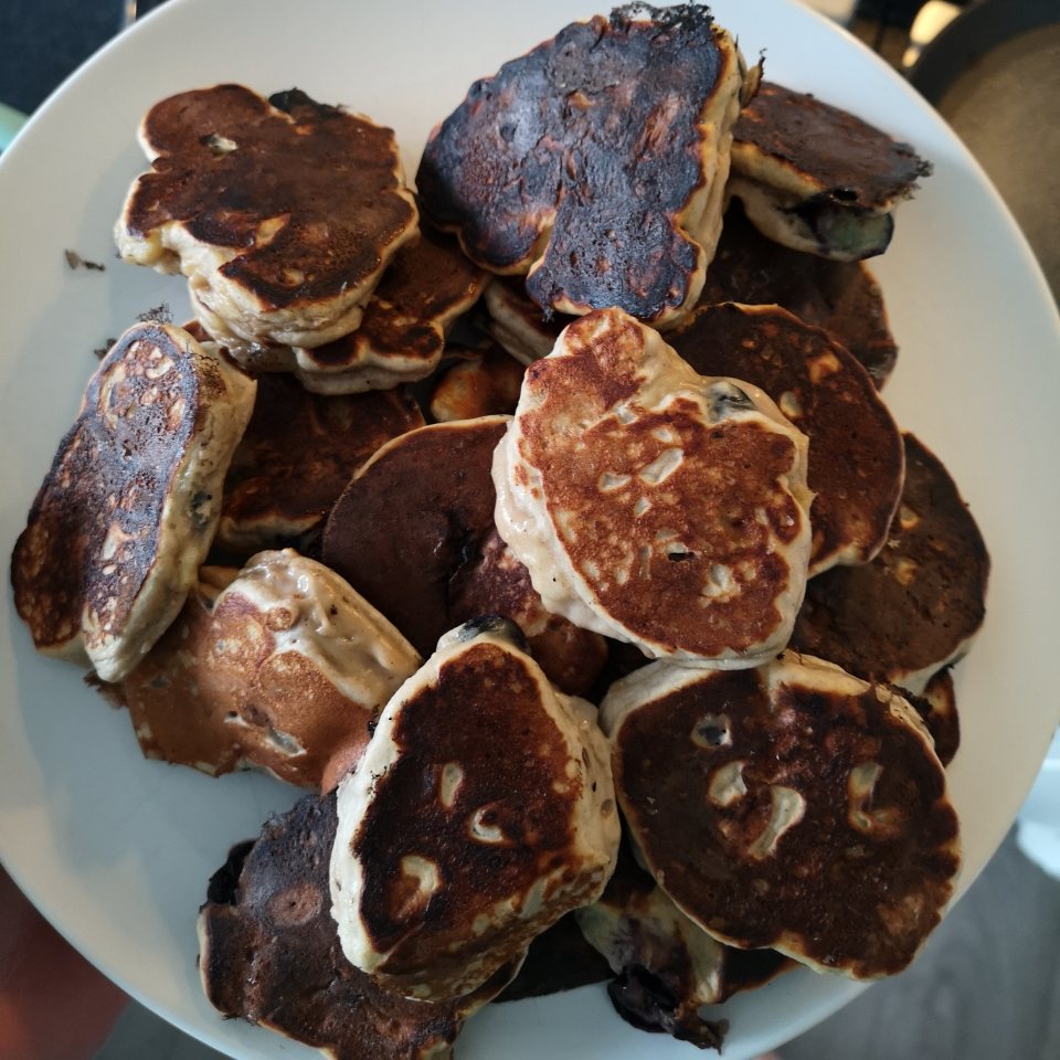 een foto van een berg pancakes