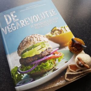 Op deze afbeelding zie je de bovenkant van het boek de vegarevolutie