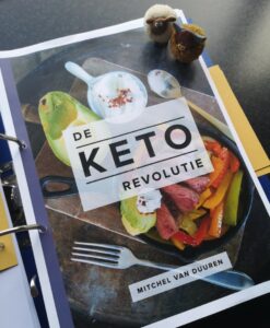 Op deze foto zie je het e-book Keto Revolutie