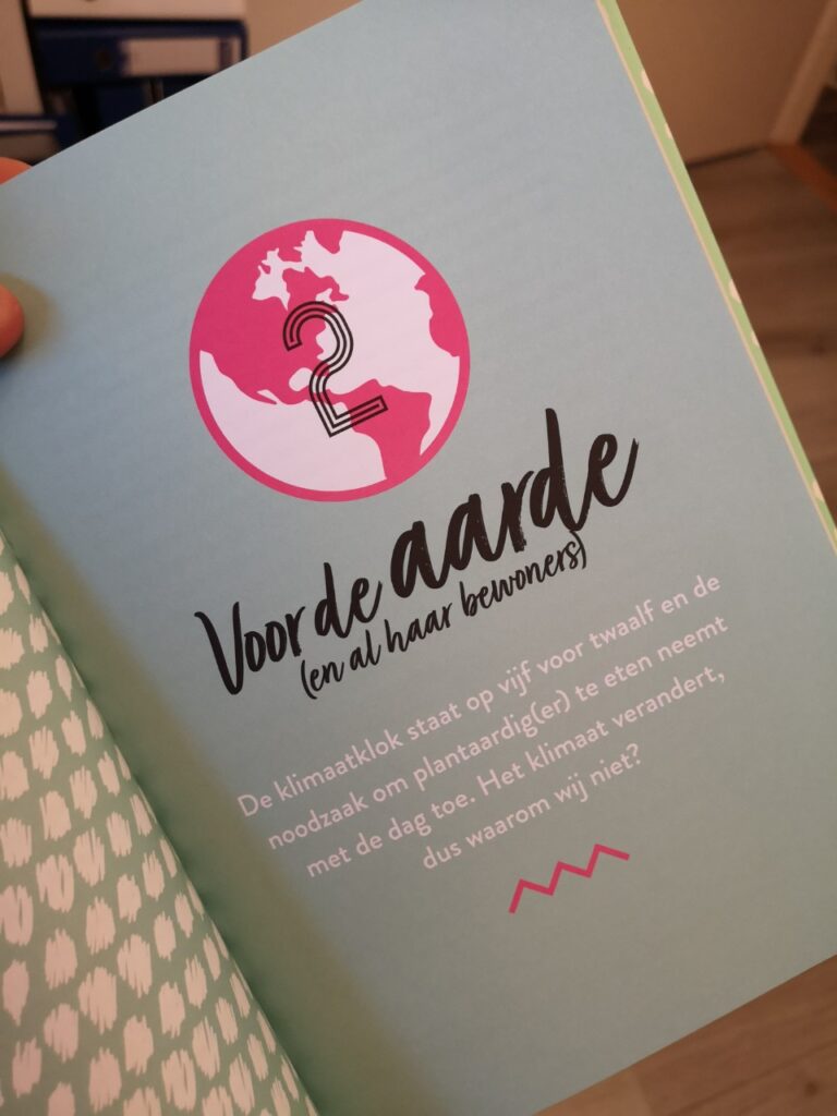 Op deze pagina een bladzijde over de aarde uit het boek Vegan Vibes