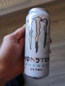 Op deze foto de smaak white van Monster Energy Ultra