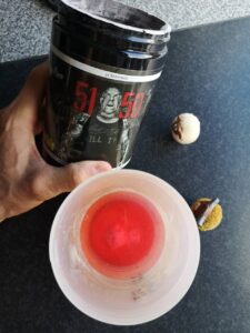 Op deze foto zie 1 scoop 5150 pre-workout van Rich Piana 5% Nutrition