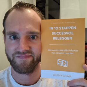 Op deze foto zie je het e-book "in 10 stappen succesvol beleggen" van Harm van Wijk