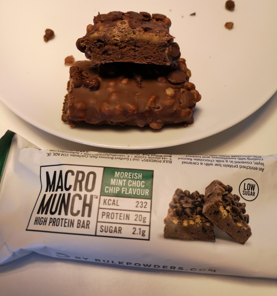 Op deze foto de smaak Moreish Mint Choc Chip van de Macro Munch Protein Bars