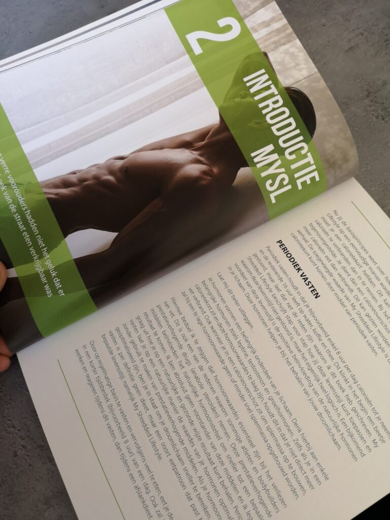 Op deze foto zie je hoofdstuk 2 van het boek My Shredded Lifestyle van Merijn Schoeber