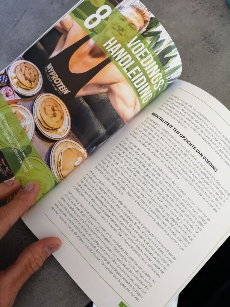 Op deze foto zie je hoofdstuk 8 van het boek My Shredded Lifestyle van Merijn Schoeber