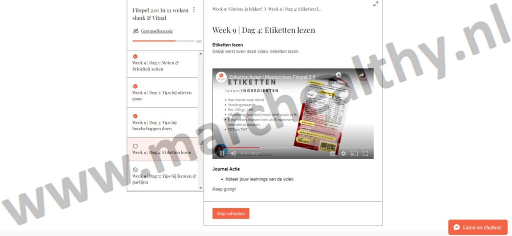 Op deze foto zie je week 9 etiketten lezen van Fitspel 2.0 van Mira Overkleeft