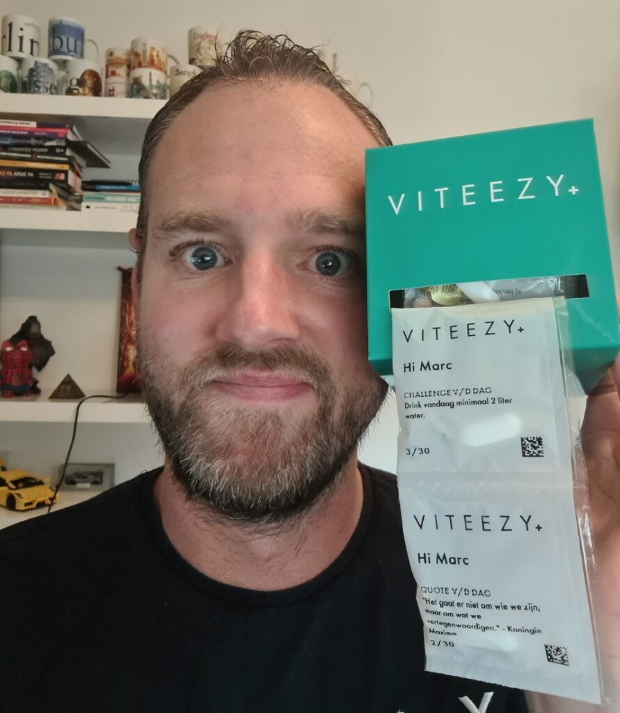 Op deze foto zie je mezelf met Viteezy supplementen